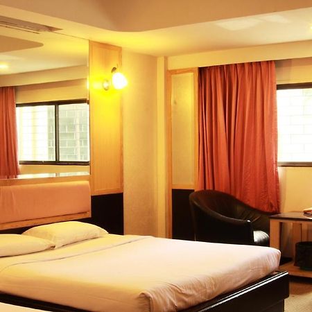 Pradipat Hotel Bangkok Ngoại thất bức ảnh