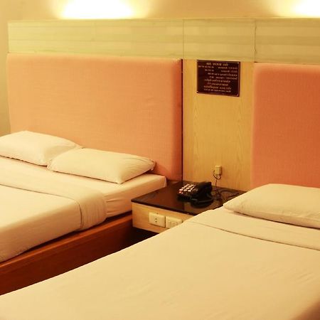 Pradipat Hotel Bangkok Ngoại thất bức ảnh