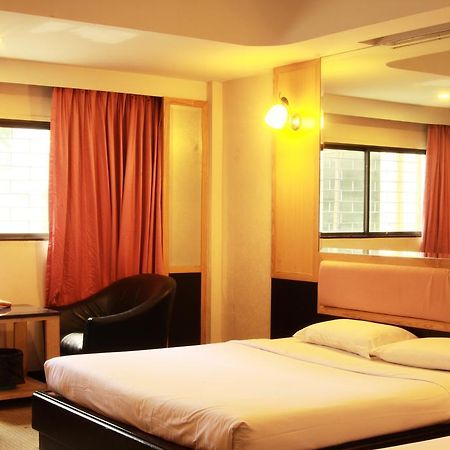 Pradipat Hotel Bangkok Ngoại thất bức ảnh