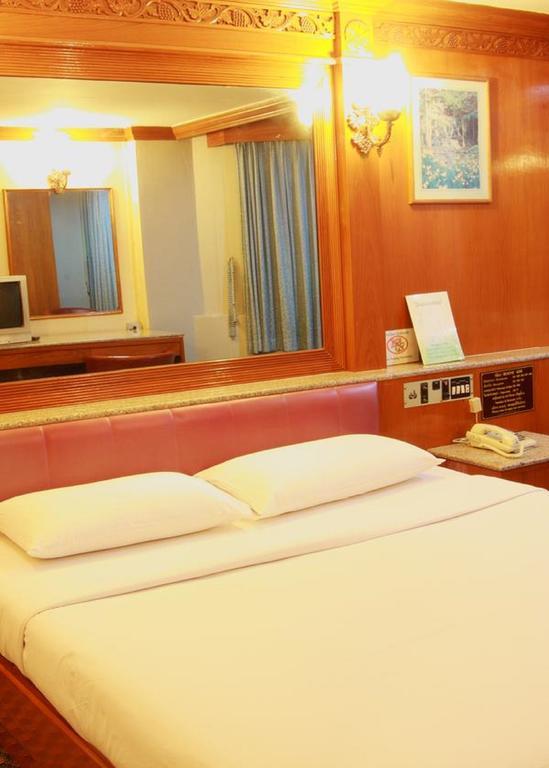 Pradipat Hotel Bangkok Ngoại thất bức ảnh