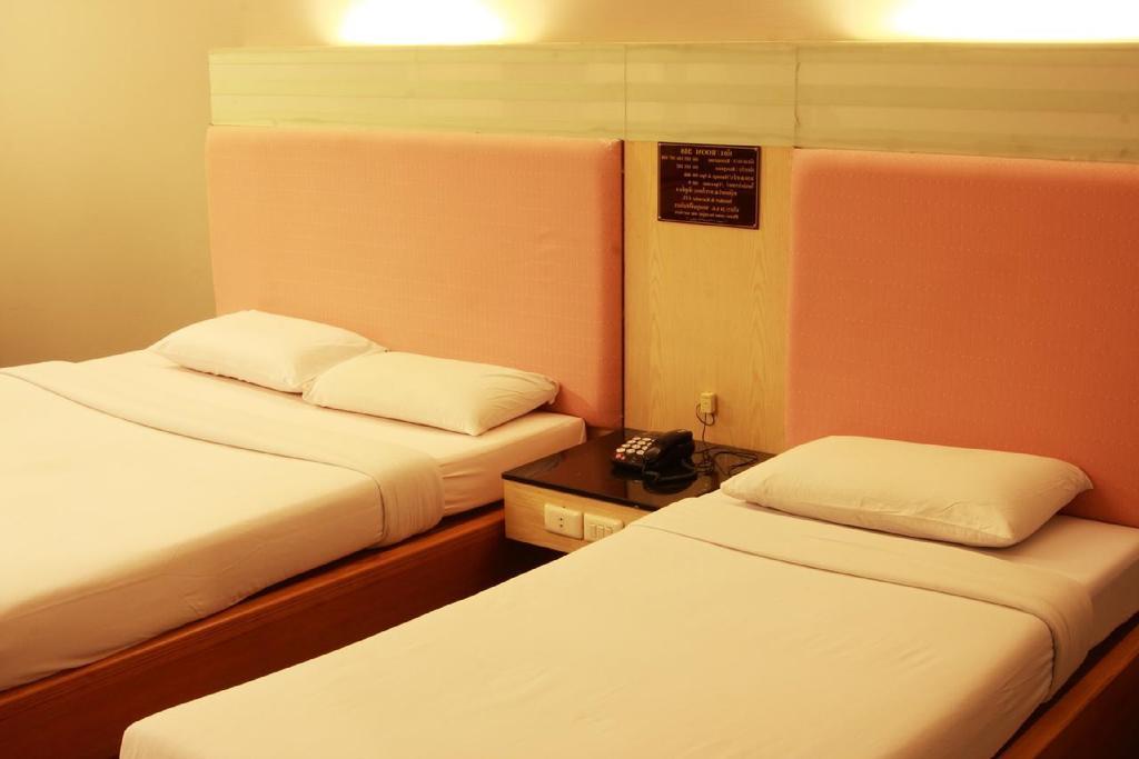Pradipat Hotel Bangkok Ngoại thất bức ảnh
