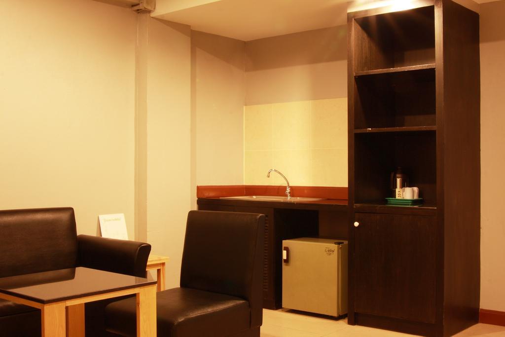 Pradipat Hotel Bangkok Ngoại thất bức ảnh