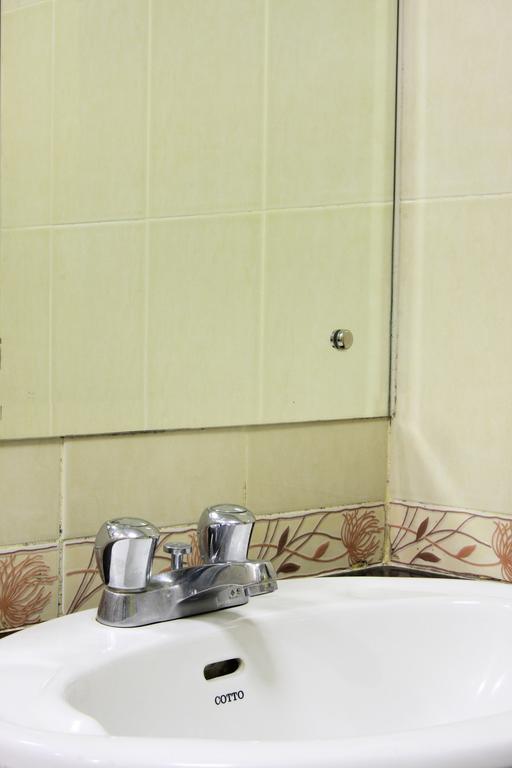 Pradipat Hotel Bangkok Ngoại thất bức ảnh