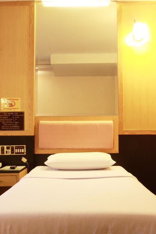 Pradipat Hotel Bangkok Ngoại thất bức ảnh