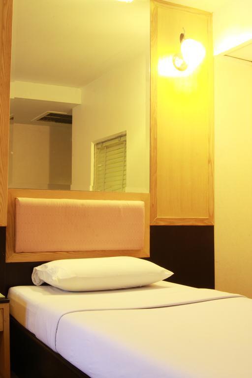 Pradipat Hotel Bangkok Ngoại thất bức ảnh