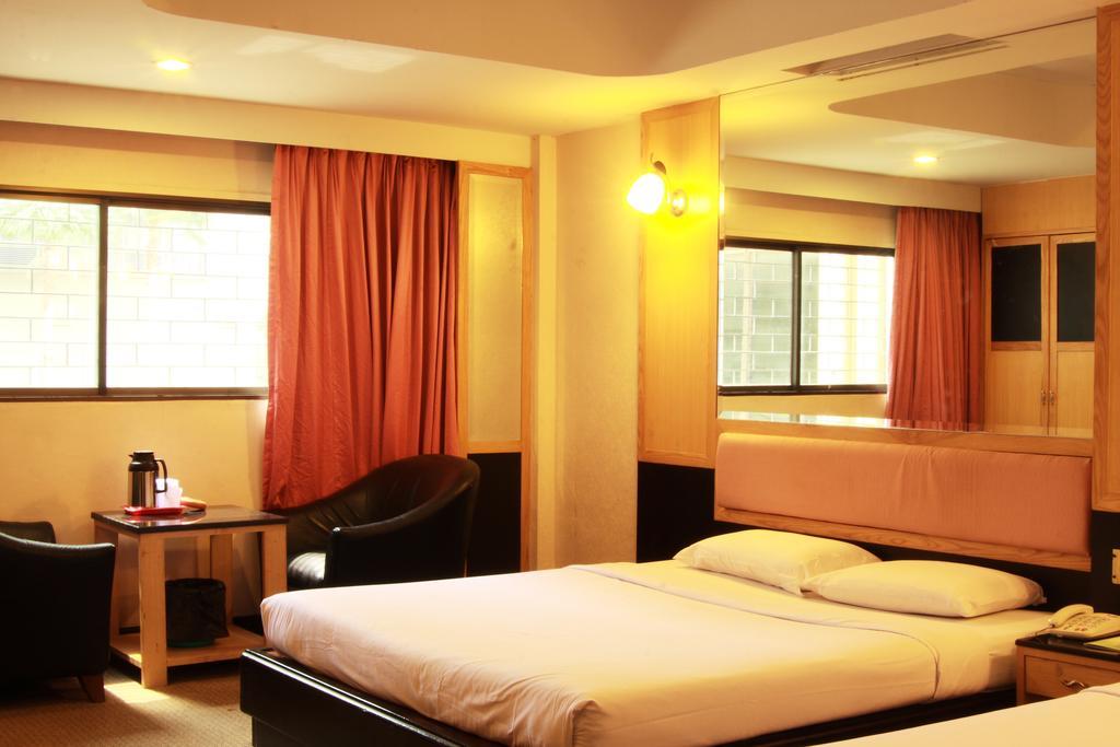Pradipat Hotel Bangkok Ngoại thất bức ảnh