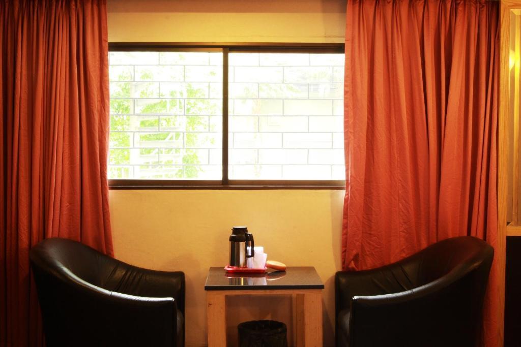 Pradipat Hotel Bangkok Phòng bức ảnh