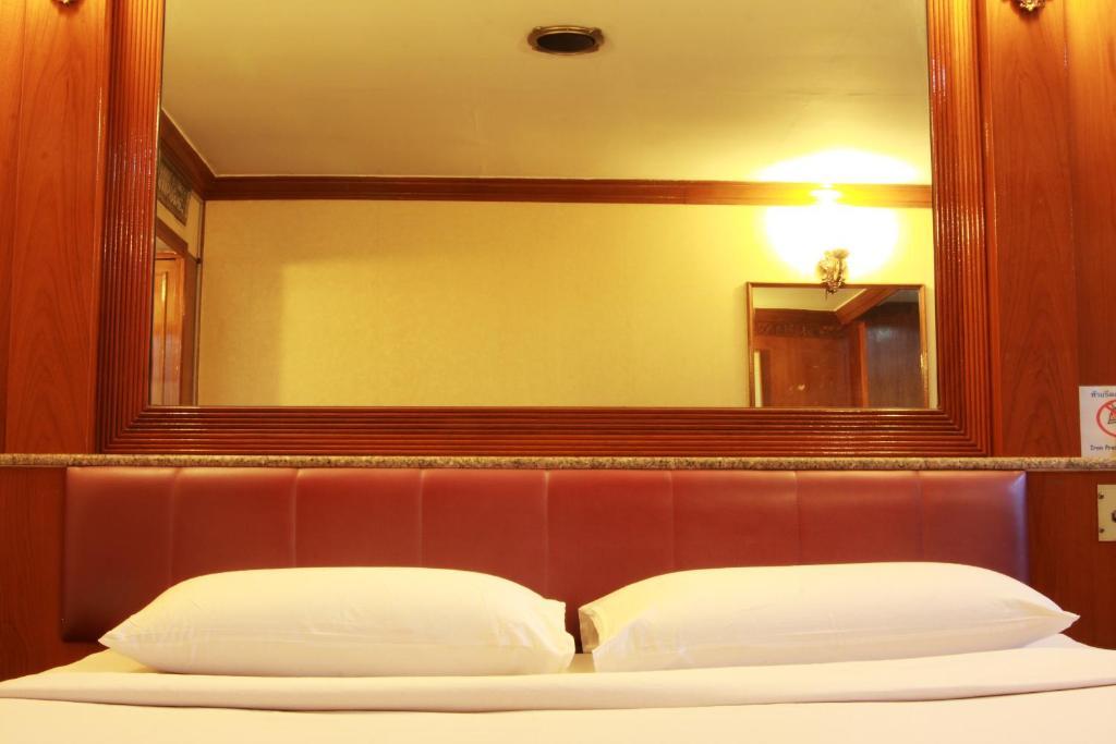 Pradipat Hotel Bangkok Phòng bức ảnh