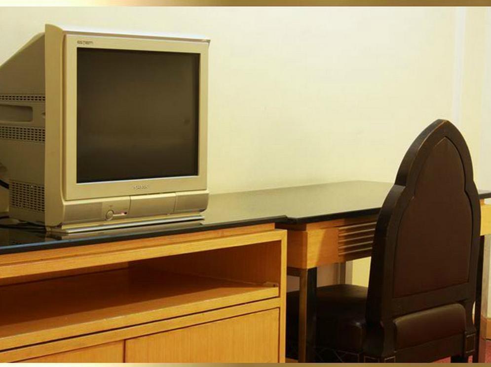 Pradipat Hotel Bangkok Ngoại thất bức ảnh