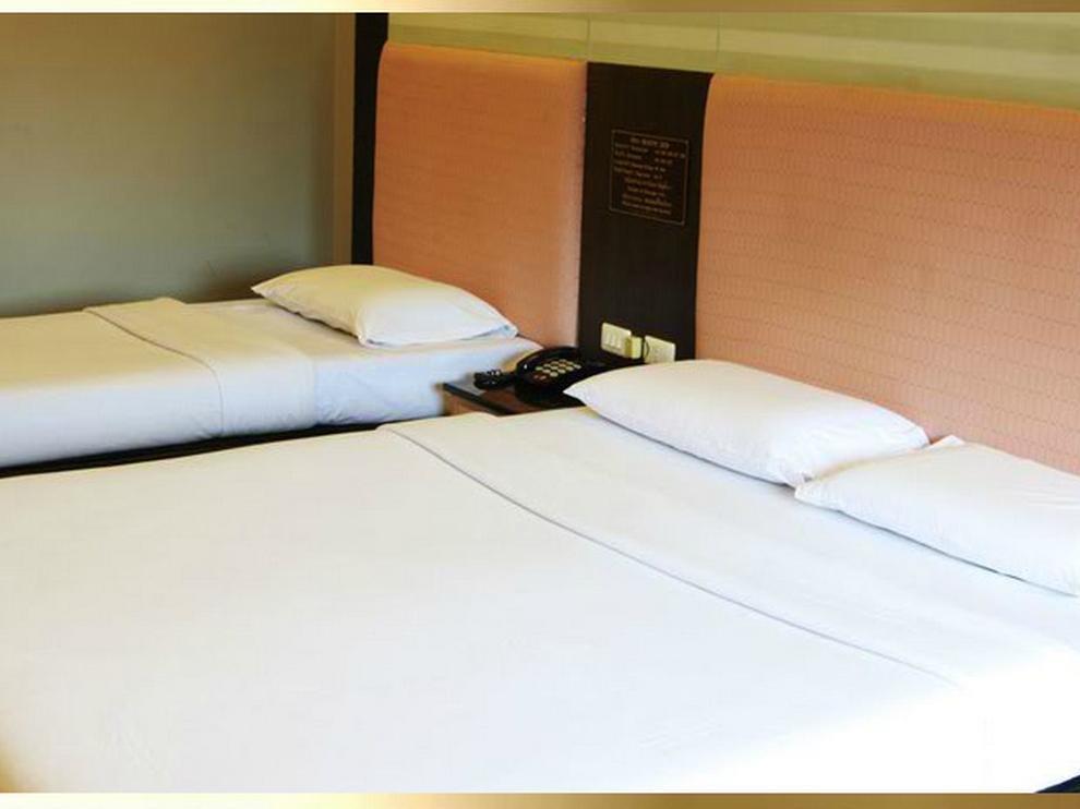 Pradipat Hotel Bangkok Ngoại thất bức ảnh